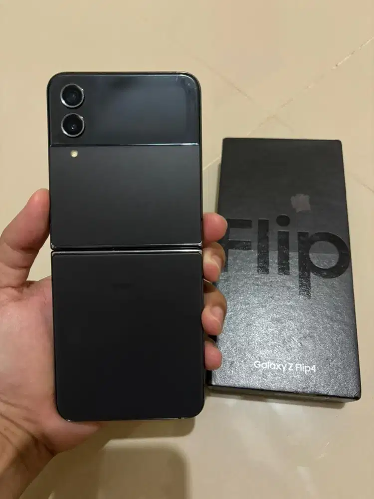 Samsung Z Flip 4 5G 8/256GB resmi sein fullset pemakaian
