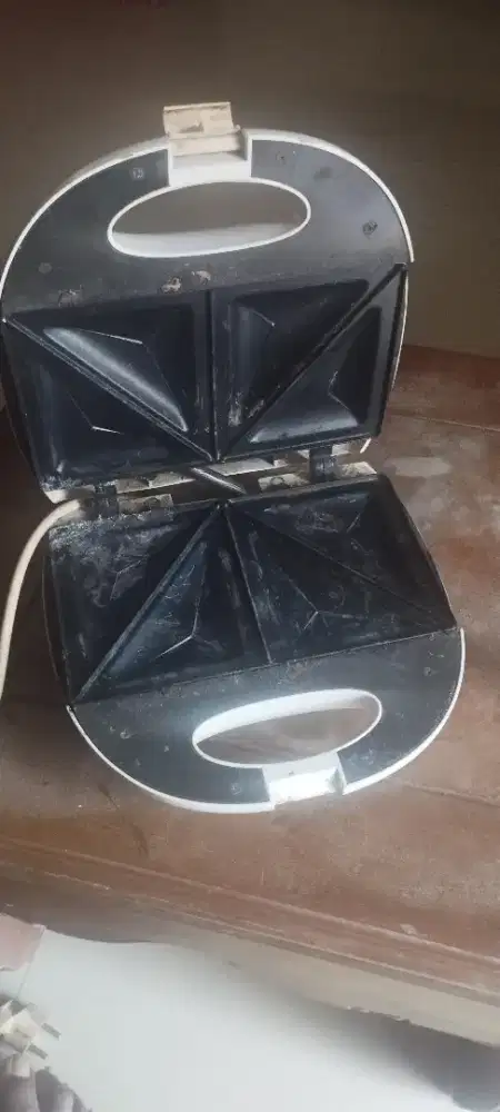 pemanggang roti tak terpakai