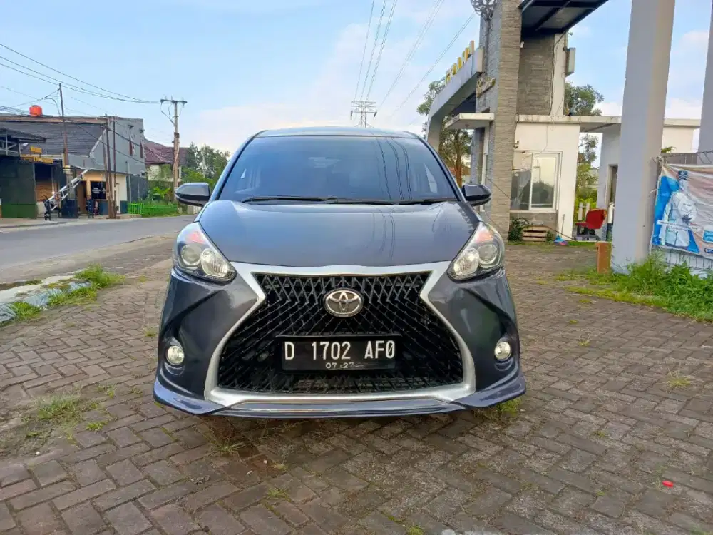 Dp 5 jt Toyota Sienta V MT 2017