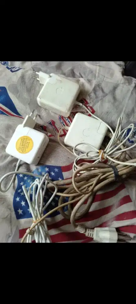 Dijual Borongan 3 item Adaptor Macbook kondisi Untest ya.