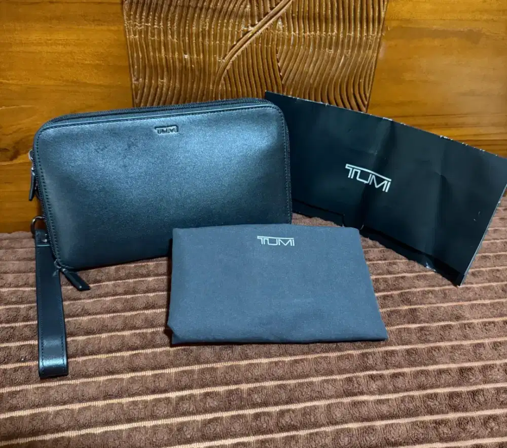 TUMI NASSAU SLG TRIPLE ZIP CLUTCH