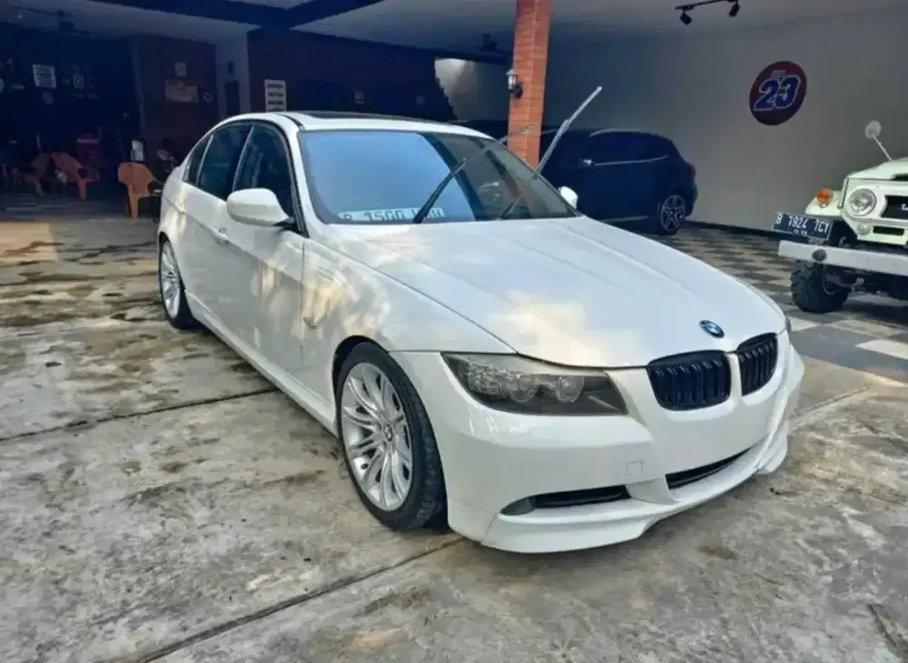 ANTIK BMW 325i PUTIH PREMIUM SUNROOF