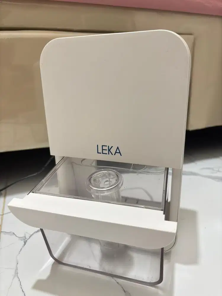 DEHUMIDIFIER LEKA
