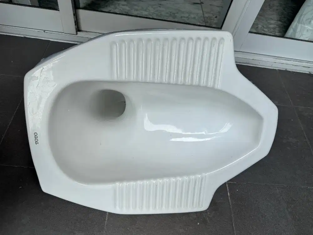 Toto Closet Kloset Toilet Jongkok Squat WC CE6 CE 6