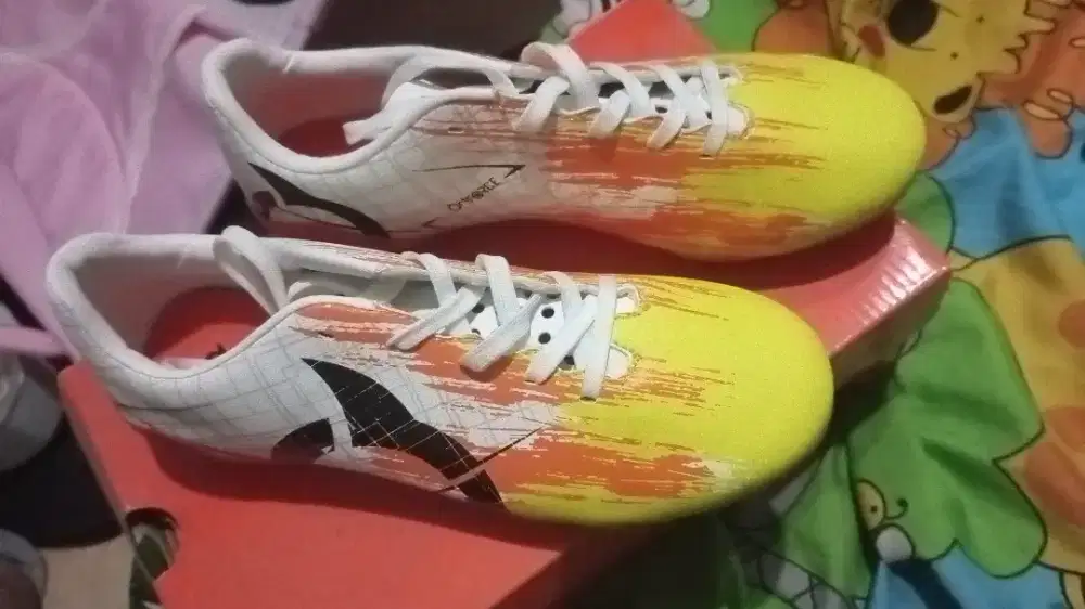Dijual cepat sepatu futsal merek Ortus, kondisi baru no 35