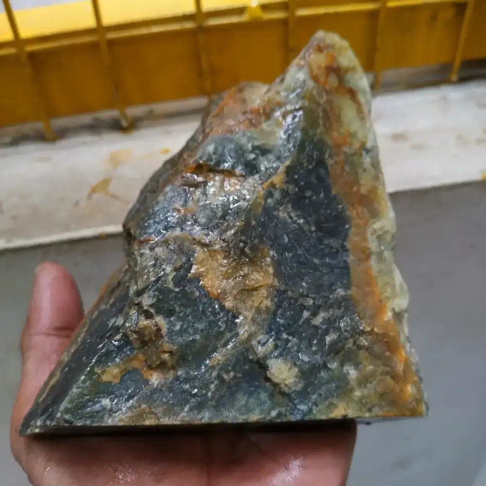 Bahan rough batu idocrase aceh kristal