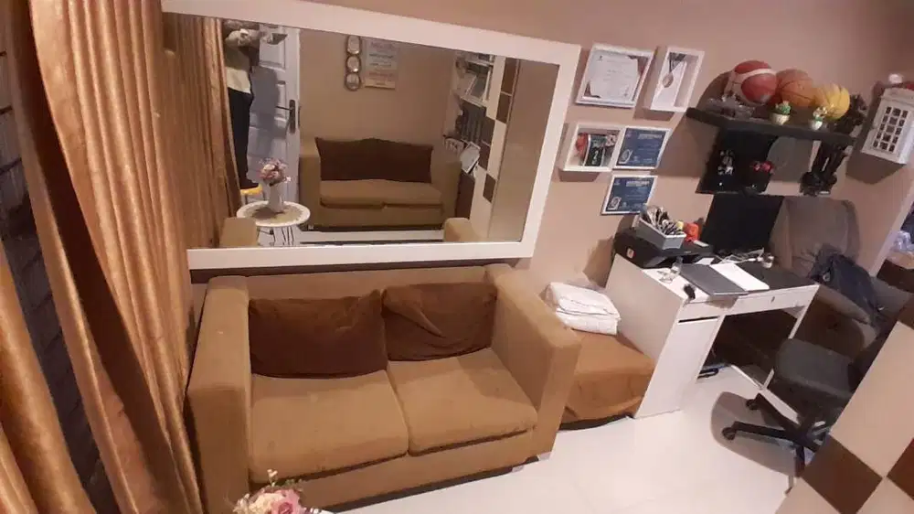 sofa tamu 2 seater minimalis plus cermin