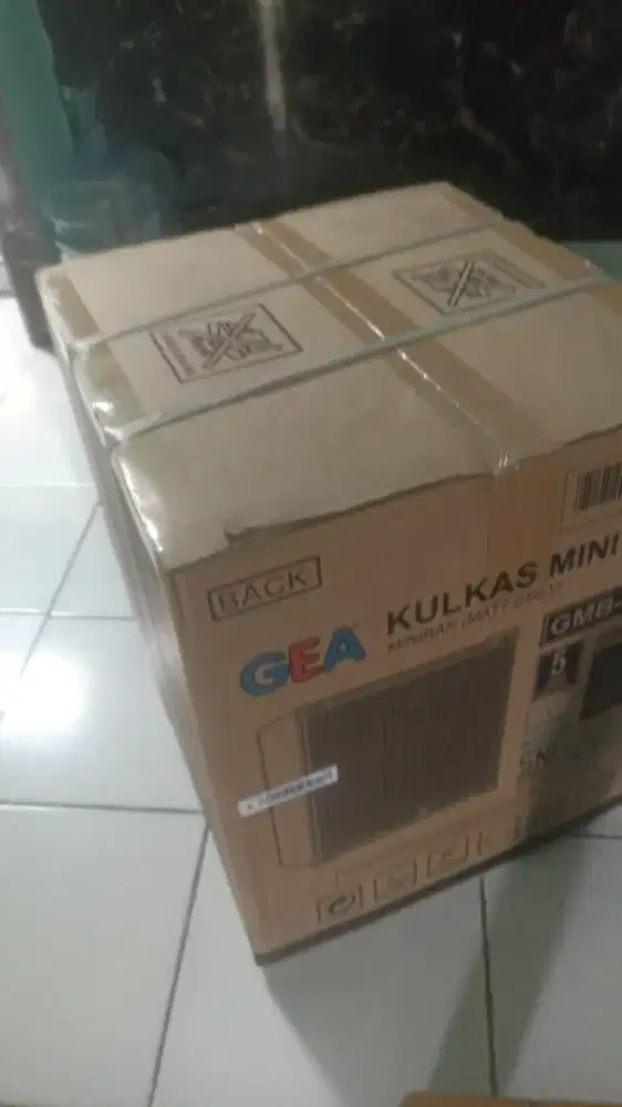 Masih baru segel juga kulkas Mini merk GEA