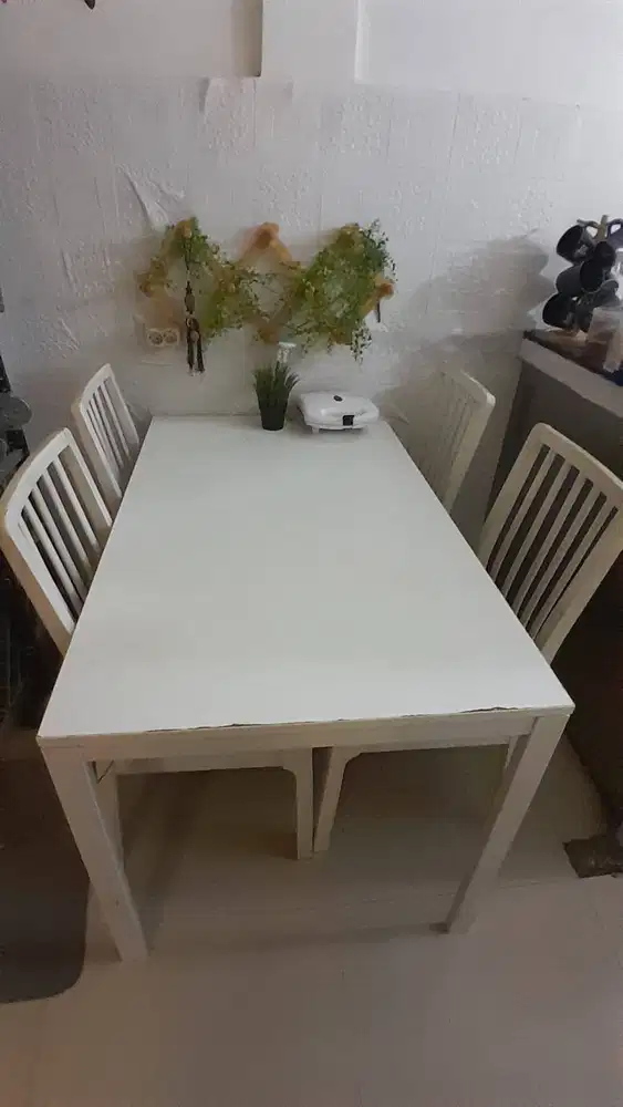 meja makan ikea dengan 4 kursi