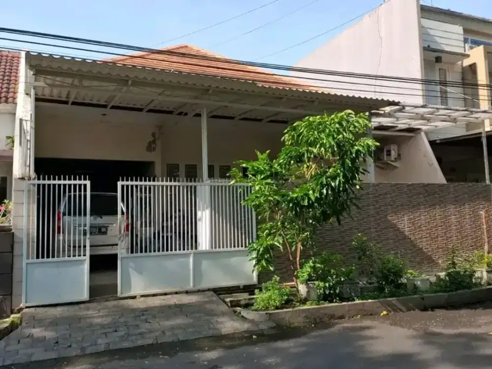 Rumah Semi Furnish Raya Manyar Cocok Usaha Strategis dekat Pusat Kota