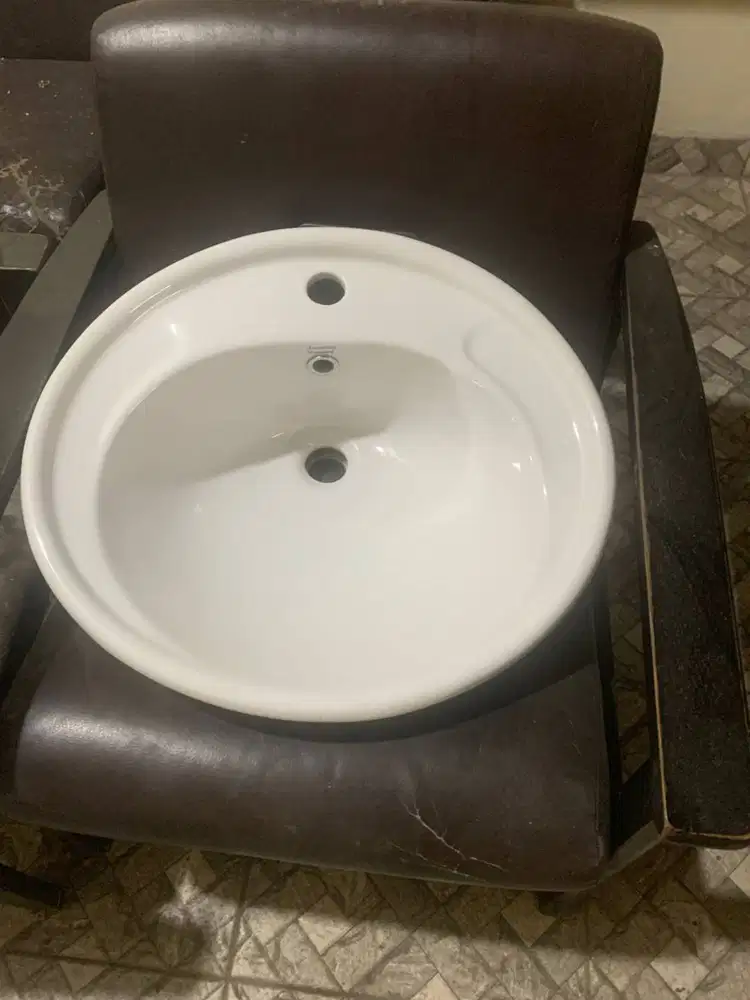 PINTU SLIDING ALUMINIUM DAN WASTAFEL AMERICA STANDART