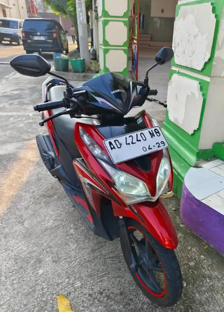 Vario 125 kzr warna merah