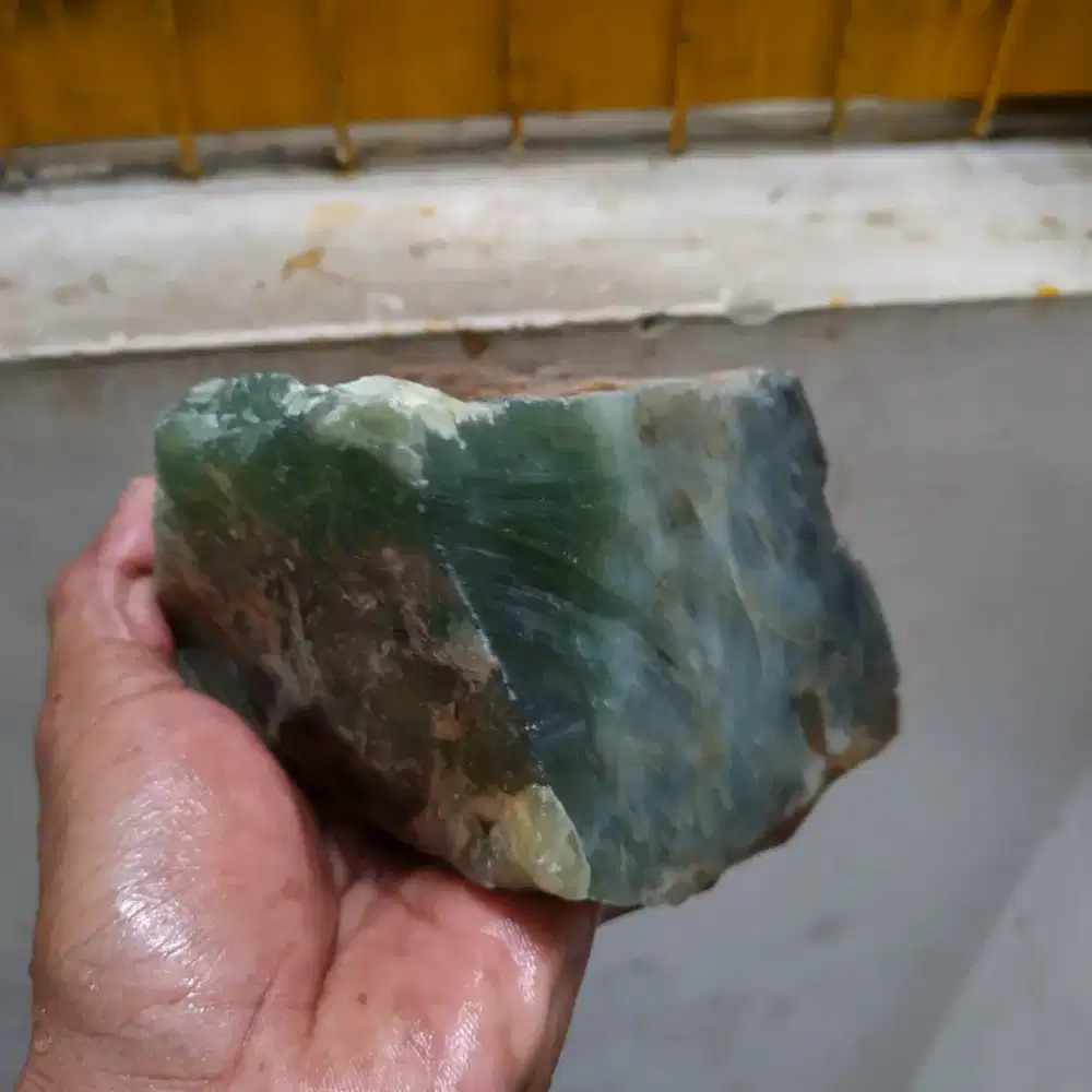 Bahan rough batu idocrase aceh kristal