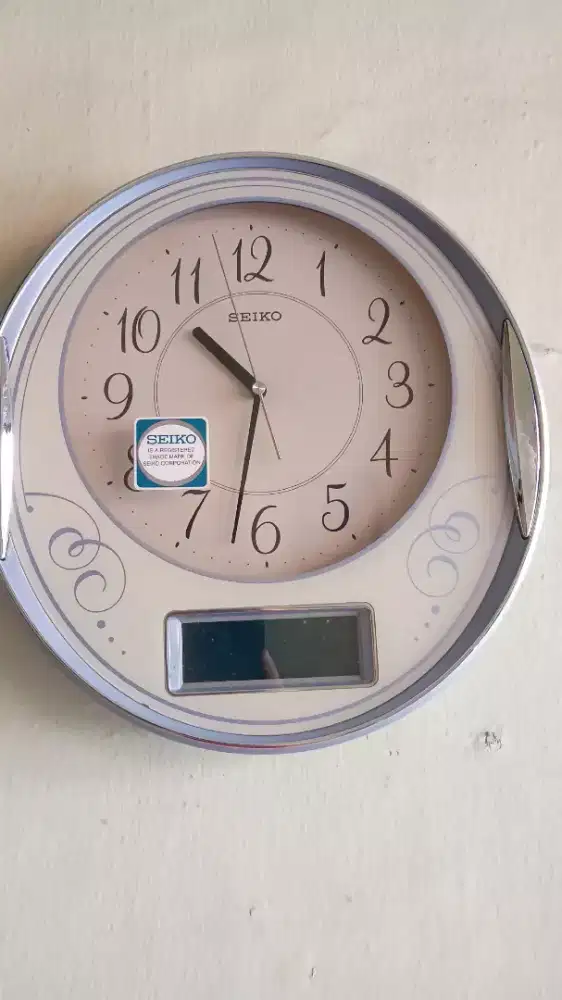 jam dinding Seiko original