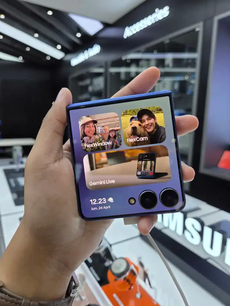 SAMSUNG GALAXY Z FLIP7 NEW!!