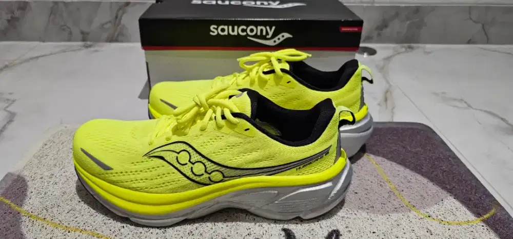 Sepatu Saucony Hurricane 45 Original New
