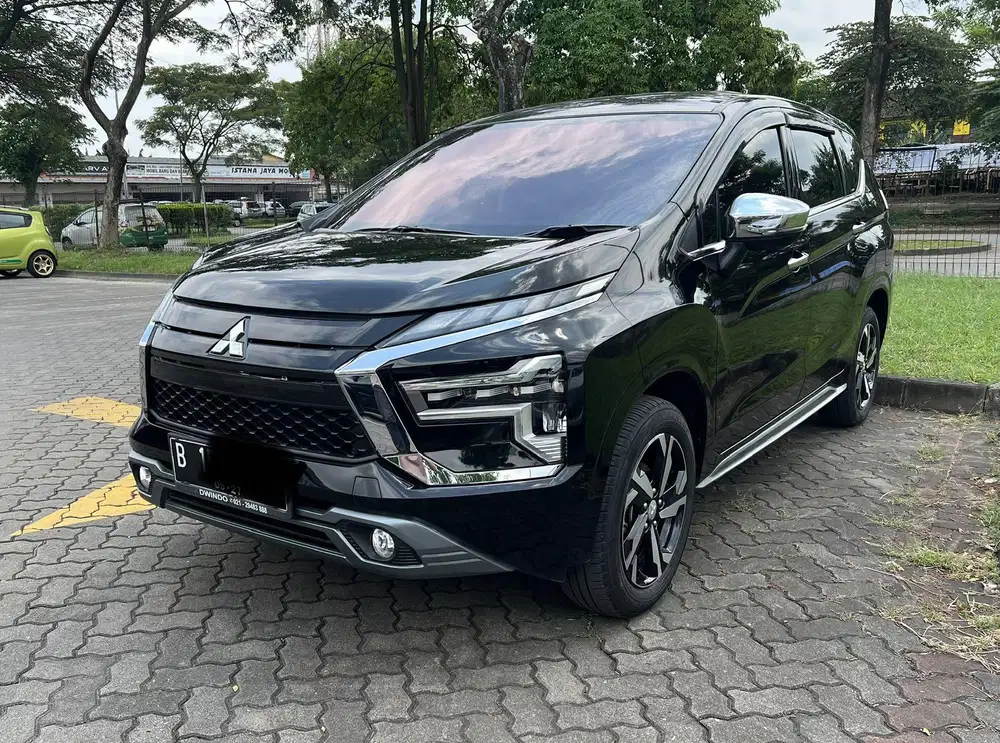 Mitsubishi Xpander Ultimate AT 2022 Hitam Facelift
