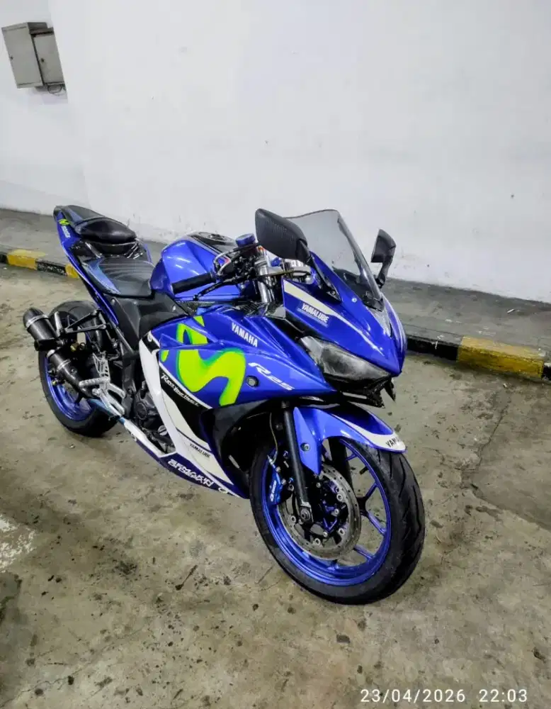 Yamaha R25 Movistar