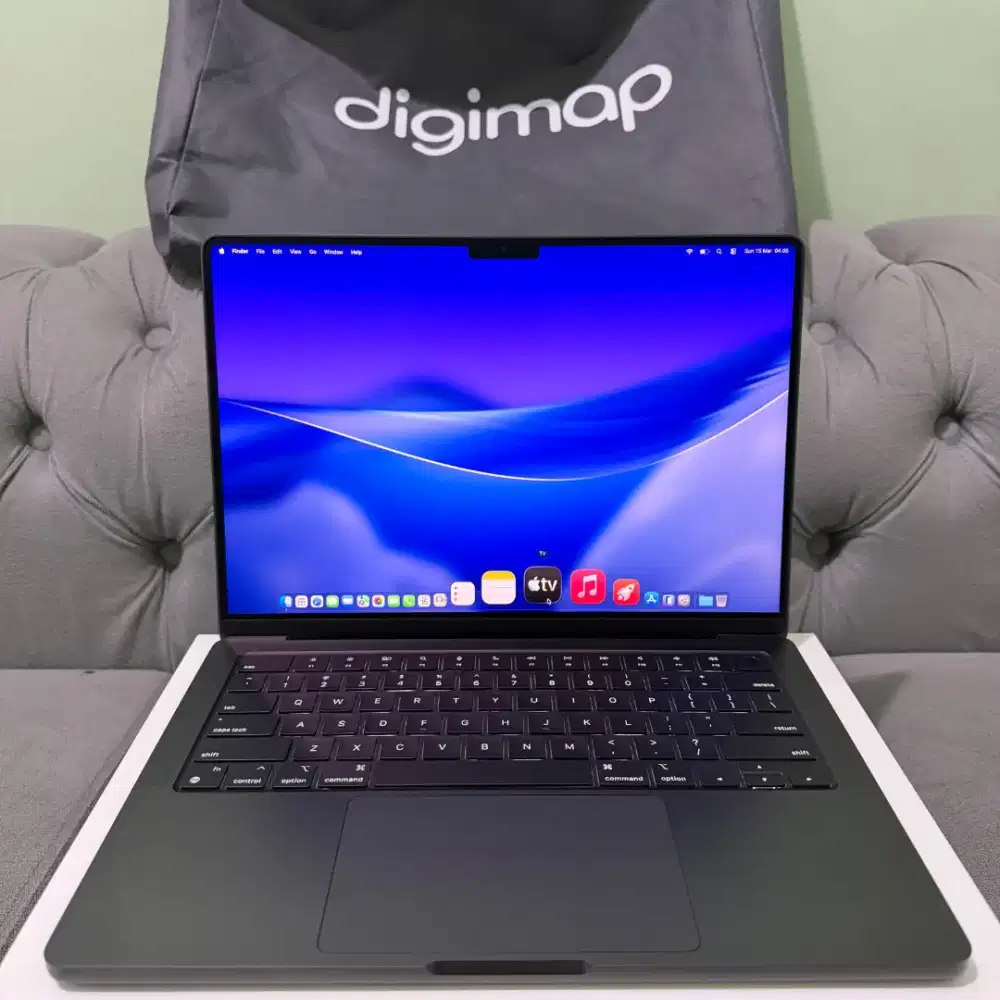 Apple MacBook Pro M5 14-Inch 16GB/512GB-BLACK GARANSI 27 Jan 2027