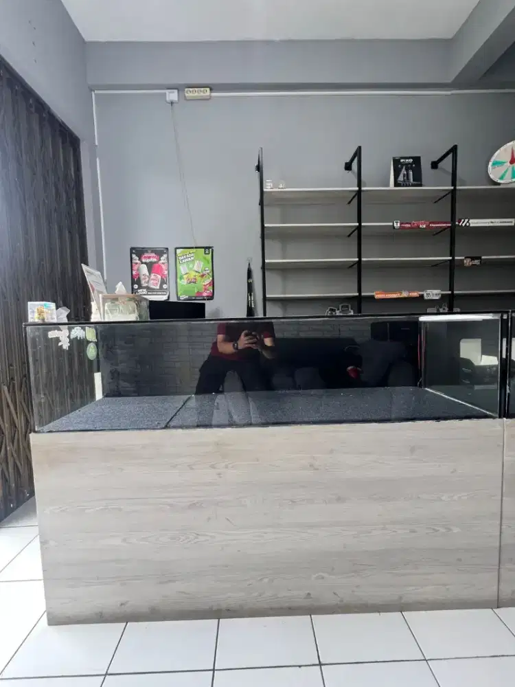 Etalase untuk usaha