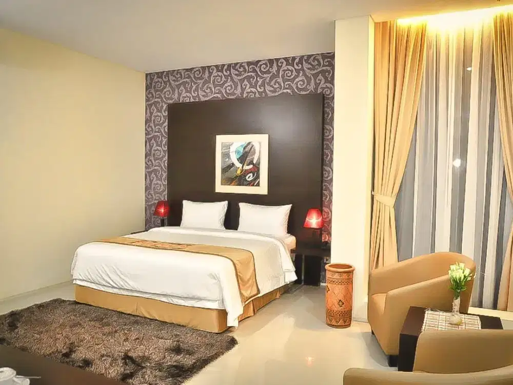 Dijual Hotel Aktif Bintang 3 Dengan Kolam Renang dan Gedung Pertemuan di Pemalang