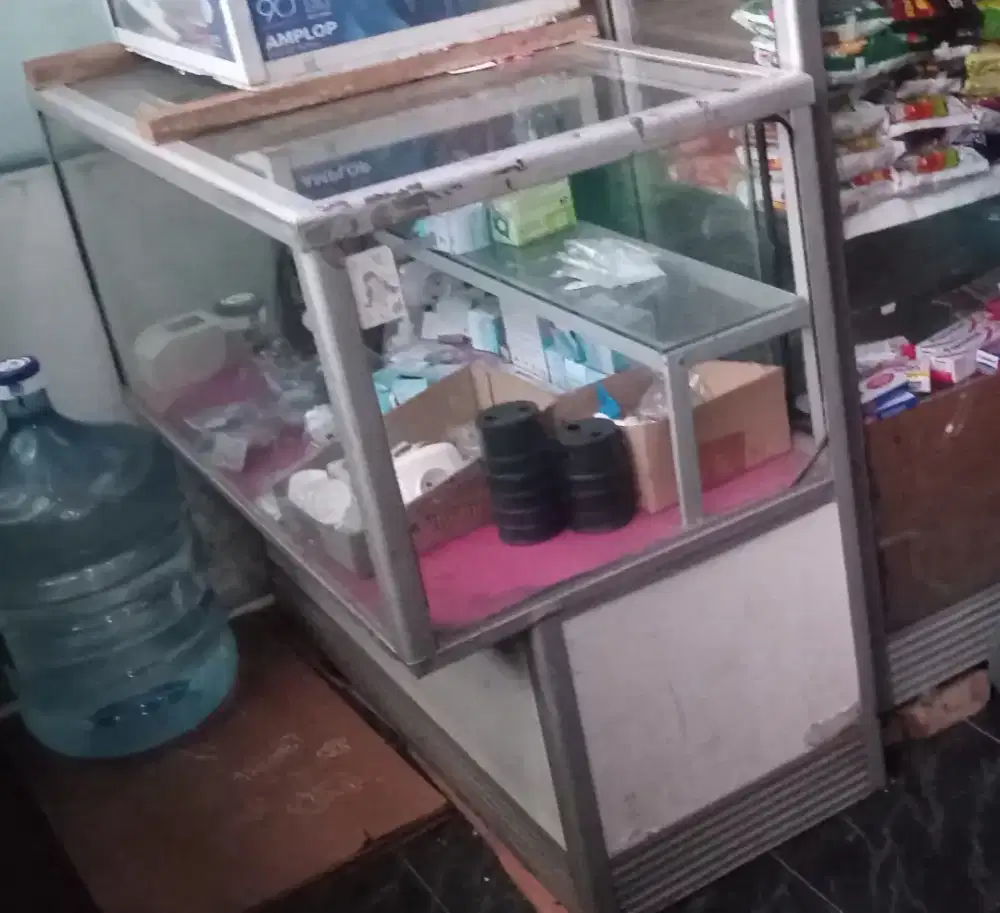 Etalase showcase kaca