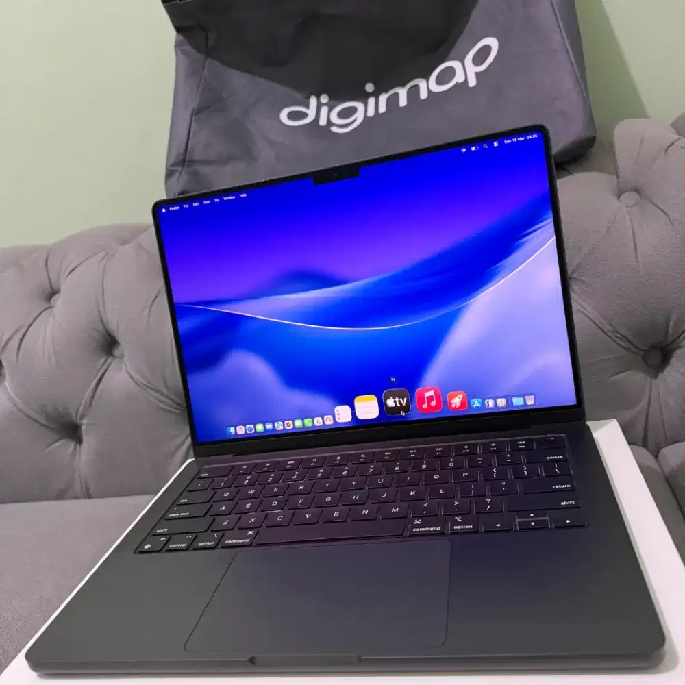 Apple MacBook Pro M5 14-Inch 16GB/512GB-BLACK GARANSI 27 Jan 2027