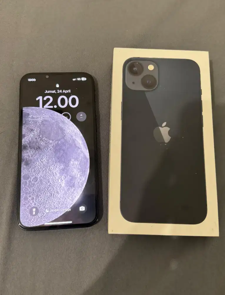 iPhone 13 lengkap dengan dus kondisi normal