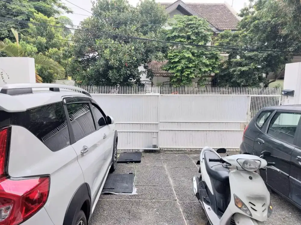 Rumah Cantik 2 Lantai Sudah Renovasi Kondisi Semi Furnish di Sunter Podomoro Jakarta Utara