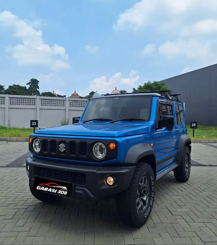 Low KM 2rb Suzuki Jimny 3 Doors 4x4 AT 2022 Warna Biru Metalik
