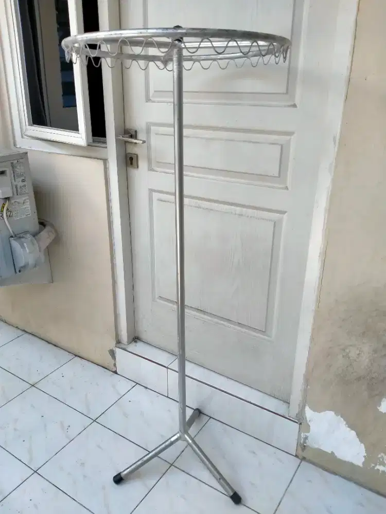 Dijual gantungan baju .