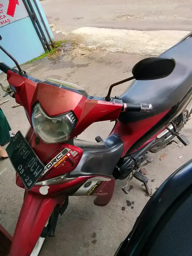 Yamaha Force FI/Vega Force tahun 2013 warna Merah.