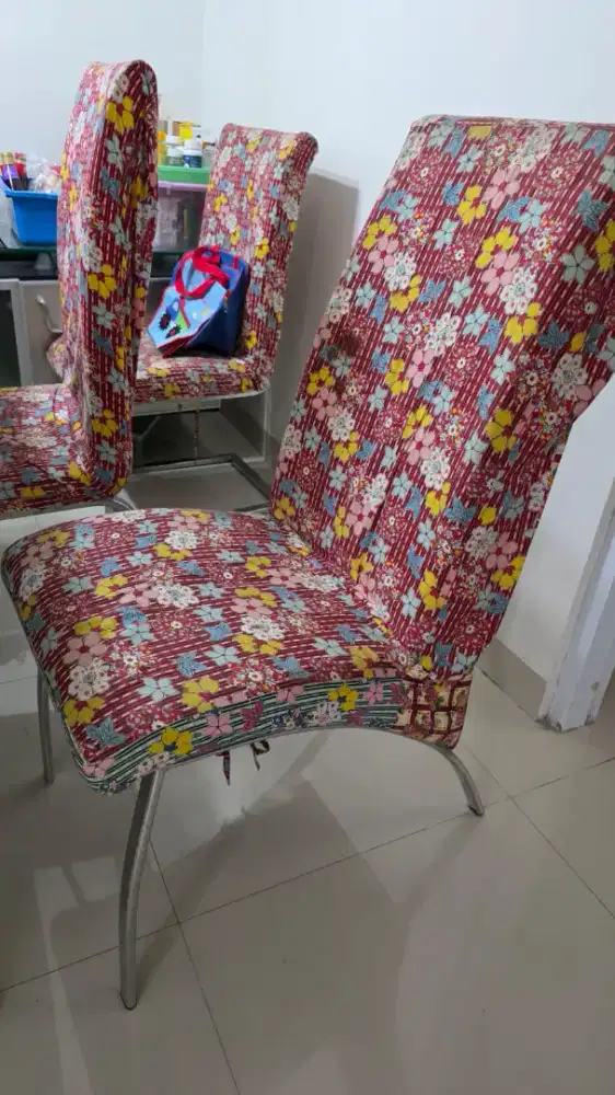 Kursi makan bahan besi kokoh