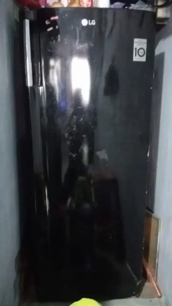Dijual cepat frezerr LG kondisi normal masih hidup dn beku ori smua