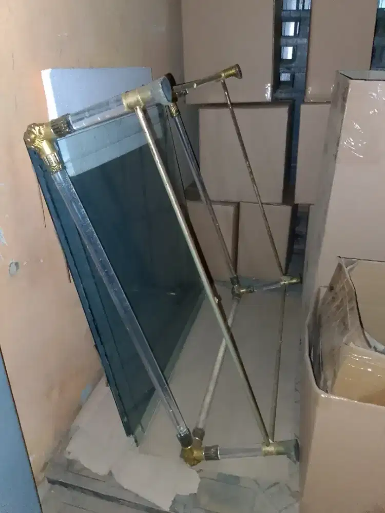 Meja coffee table kaca ukuran 1.2x1.2m