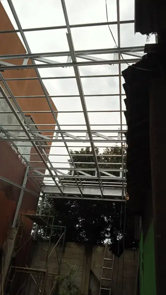 Bongkar pasang rangka atap baja ringan
