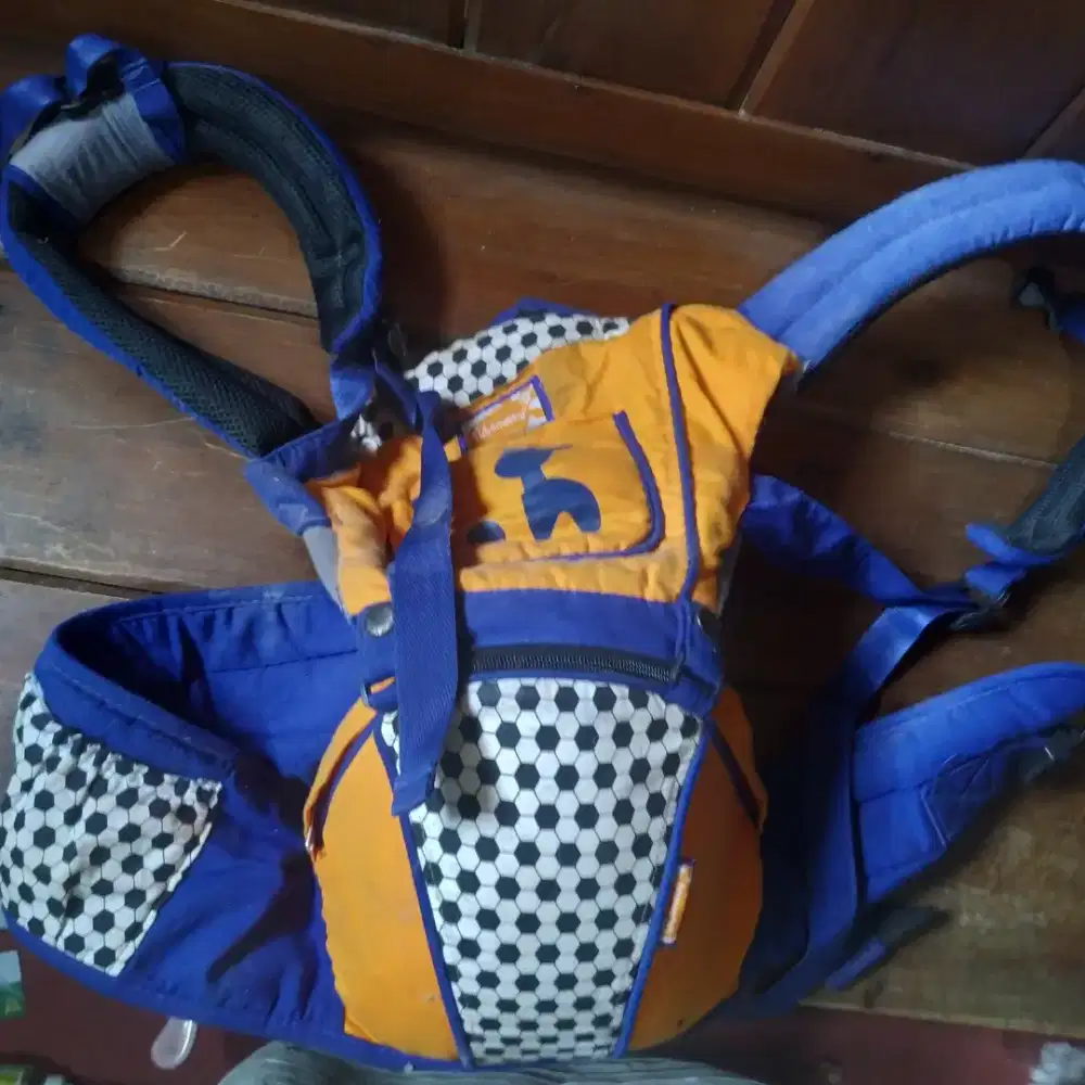 gendongan m shape bayi merek snobby