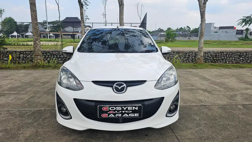 MAZDA 2 V AT 2013 PUTIH MULUS