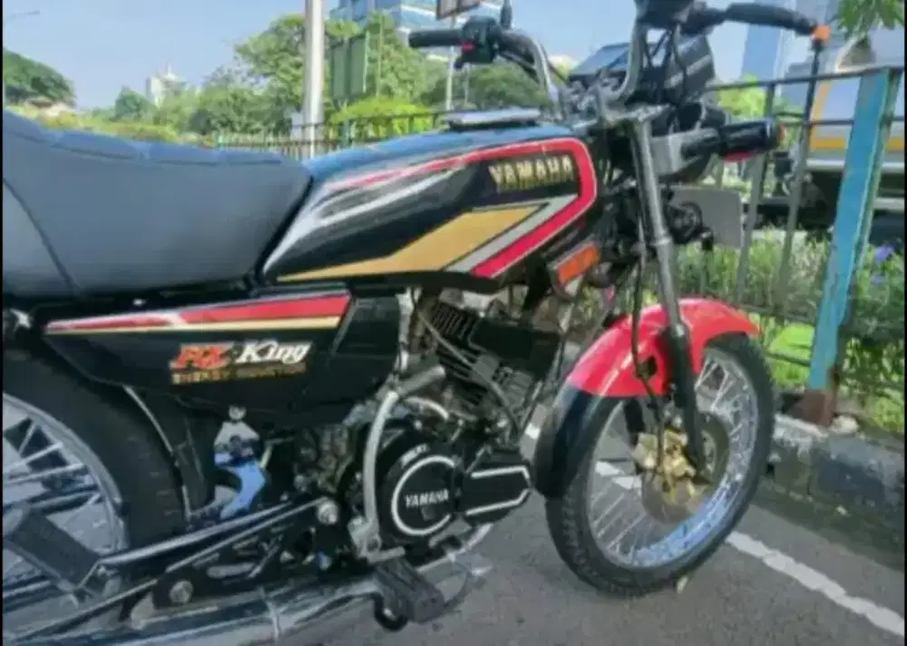 Di jual aja .jarang di pakai RX KING cobra. Motor terawat dengan baik