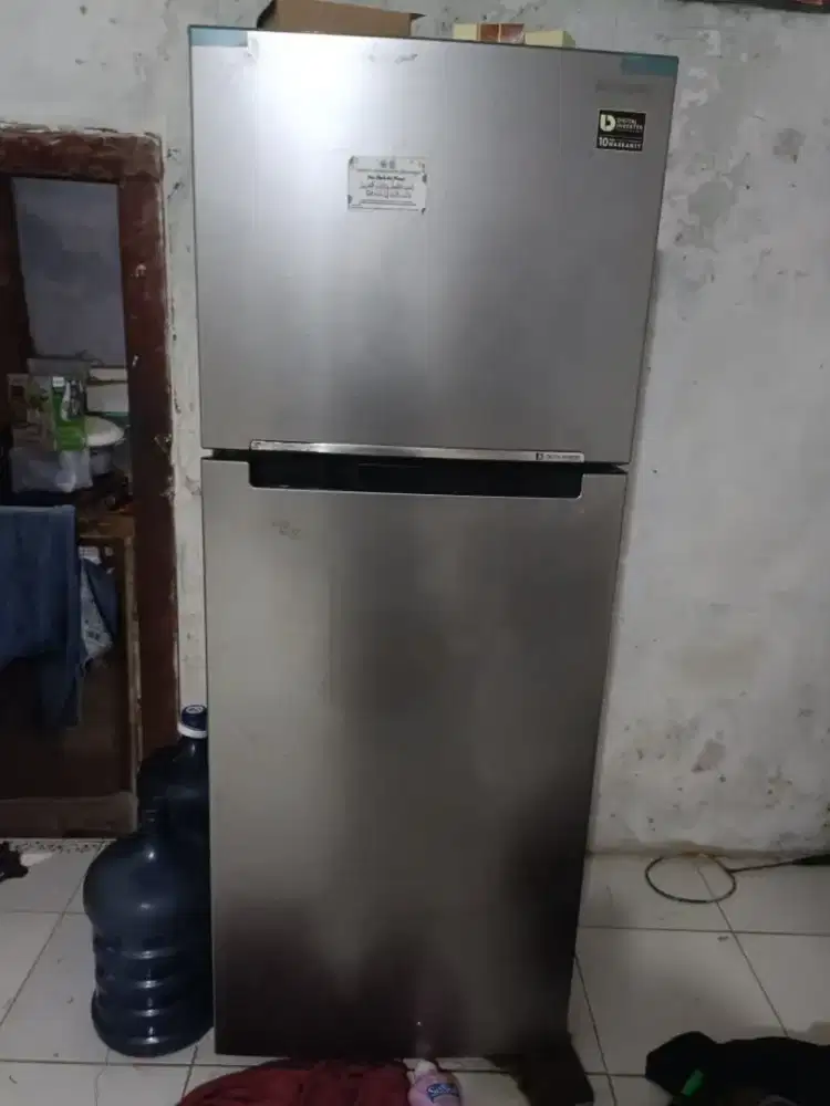 Di jual kulkas 2 pintu