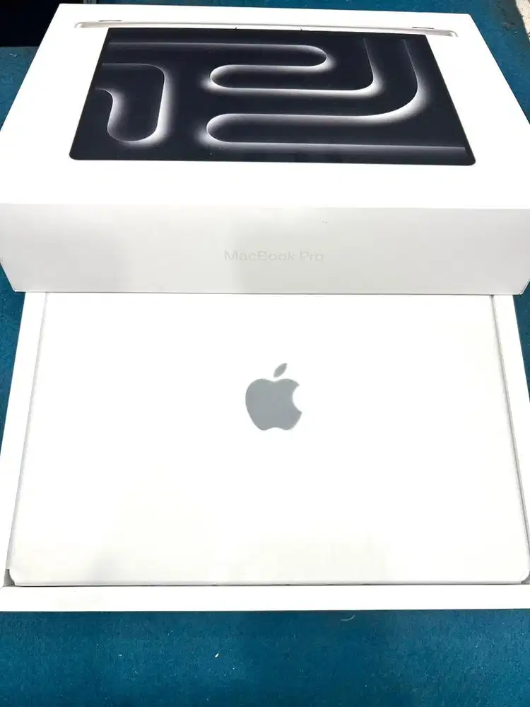 Macbook Pro M3 14 inch 8/512 Silver ibox