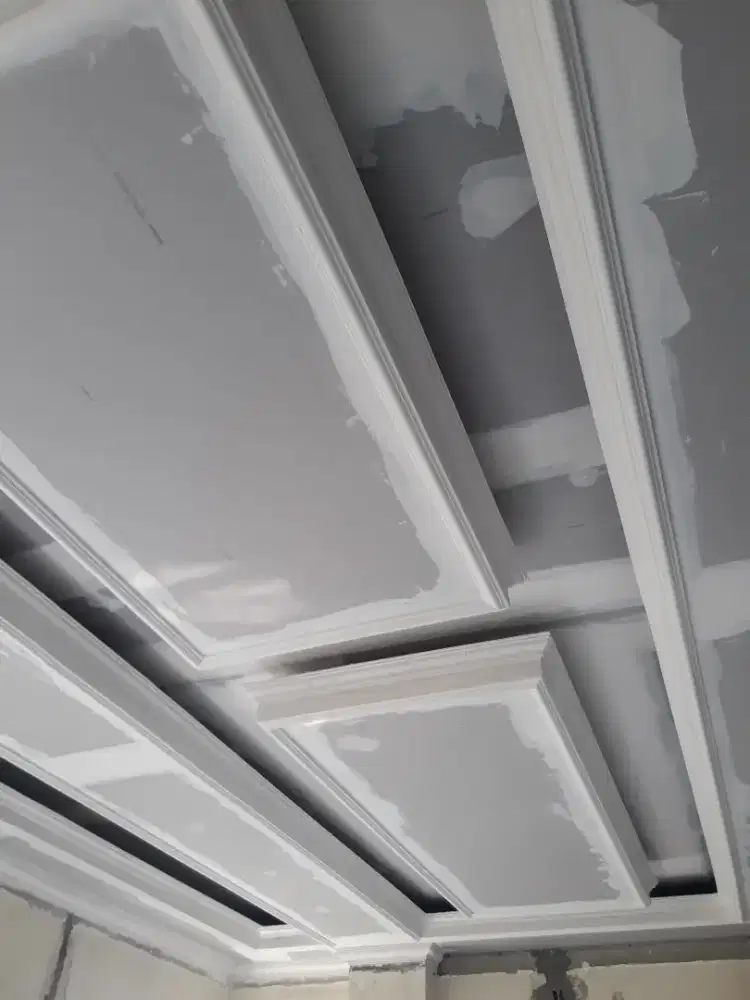 Tukang Pasang Plafon dan Partisi Gypsum. Kontraktor Bangun Rumah Mewah