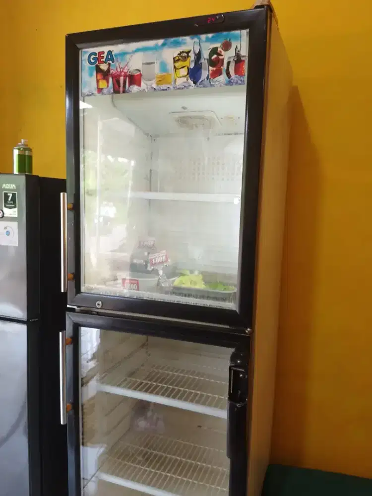 SHOWCASE KULKAS DISPLAY MINUMAN GEA 2 PINTU BEKAS PEMAKAIAN!