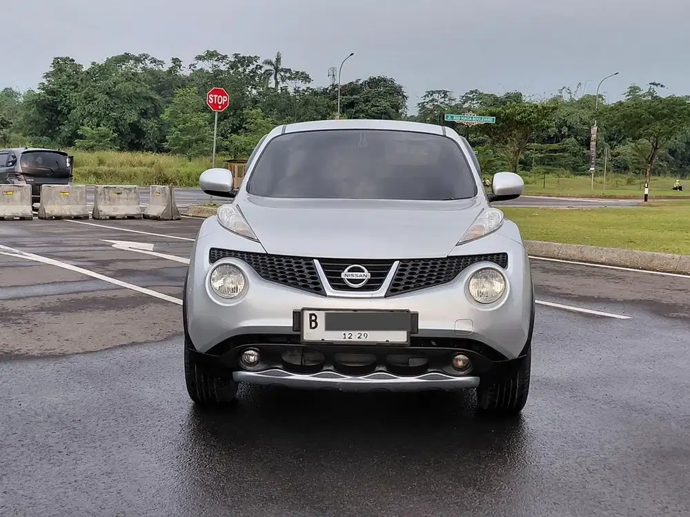 Nissan Juke RX at 2011 silver