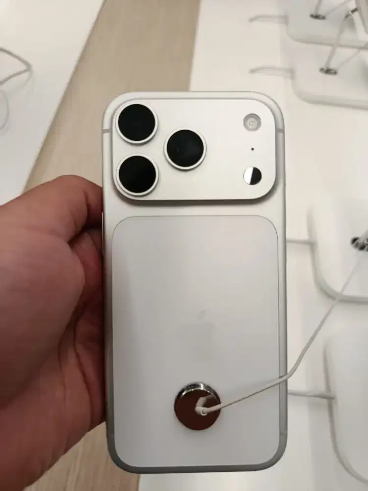 Brand New iPhone 17 Pro Silver 512GB, CICILAN 0% DP