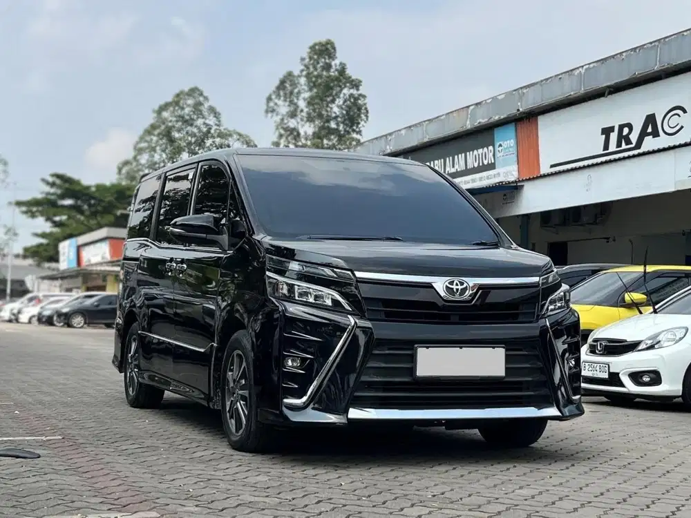 GOOD CONDITION!! TOYOTA VOXY 2.0 AT MATIC HITAM 2020