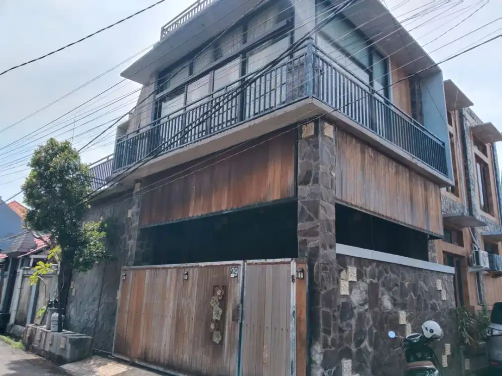 RUMAH 2 LANTAI DI JL PULAU MOYO PEDUNGAN DENPASAR SELATAN