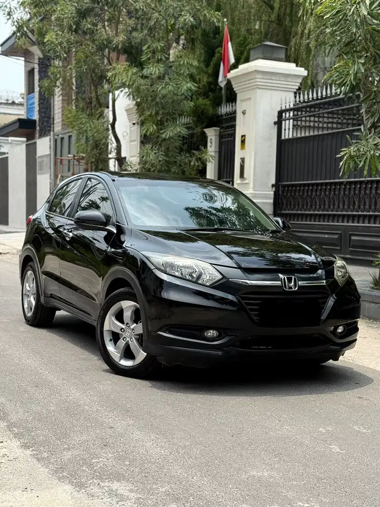 HRV E CVT 2015 Hitam