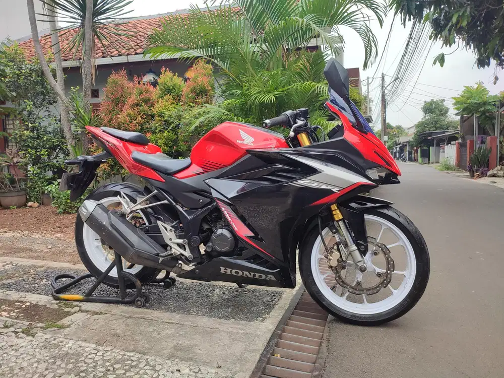 HONDA CBR 150R NEW TAHUN 2022 SS LENGKAP
