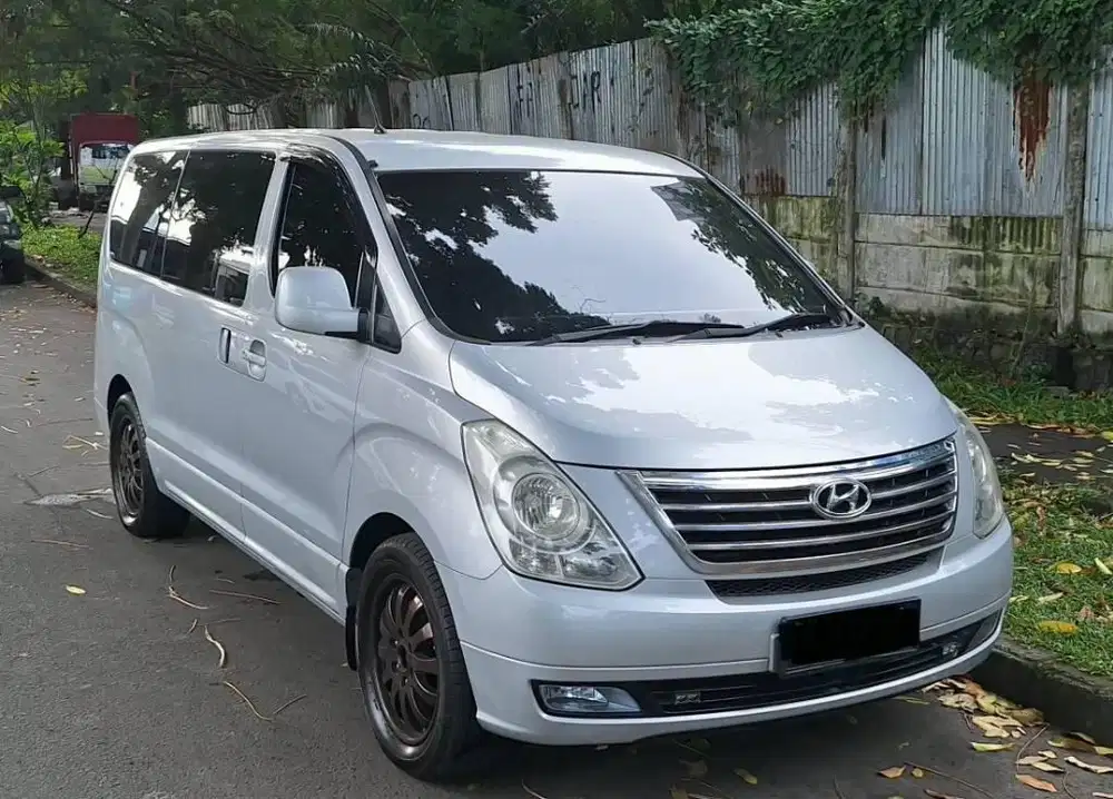 Hyundai H1 XG A/T Silver 2011 (Cash)